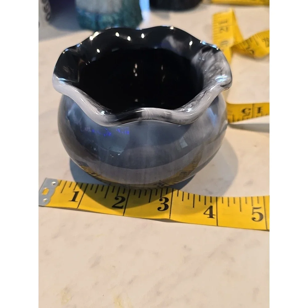 Handmade Resin Black White Wavy Edge Bowl  659‎